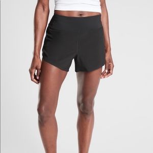 ATHLETA RUN WITH IT 3.5 SHORT